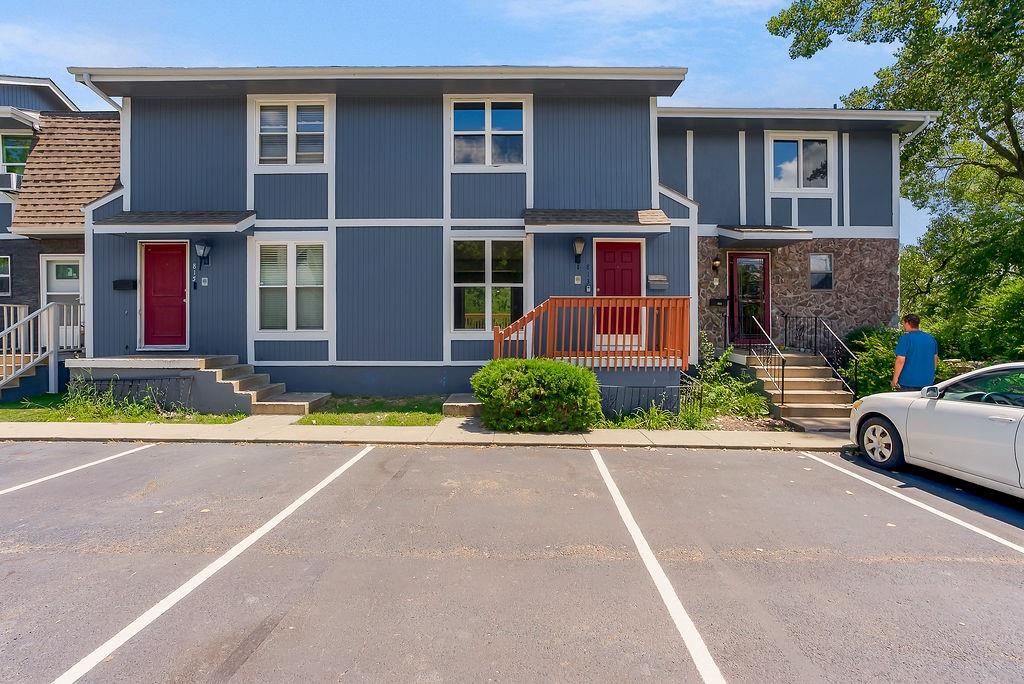 813 Lakeview Dr, Grandview, MO 64030