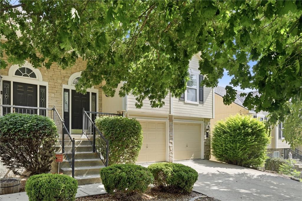 1306 Ashley Dr, Grain Valley, MO 64029