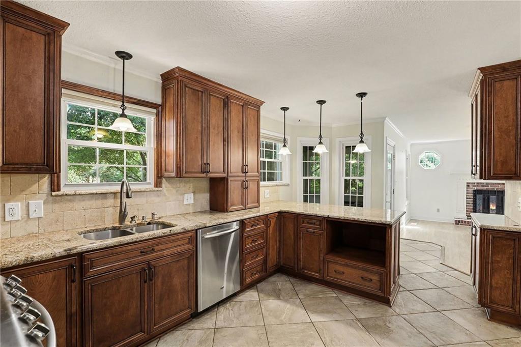 722 Deerfield St, Leavenworth, KS 66048