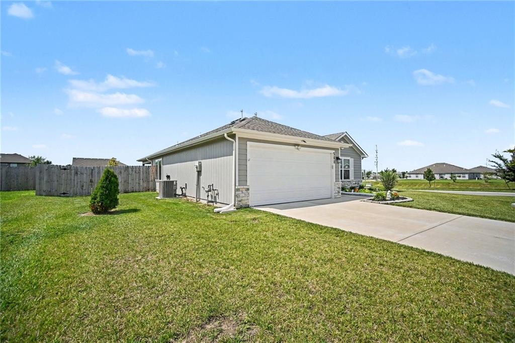 500 SE Laurel Dr, Blue Springs, MO 64014