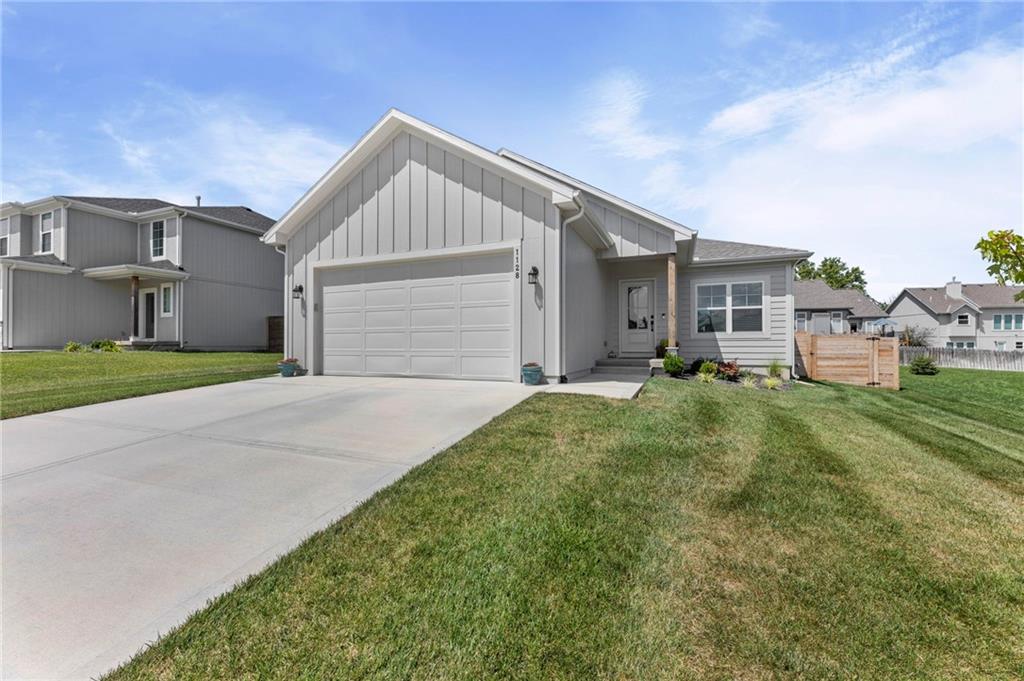 1128 S 12th Ter, Louisburg, KS 66053
