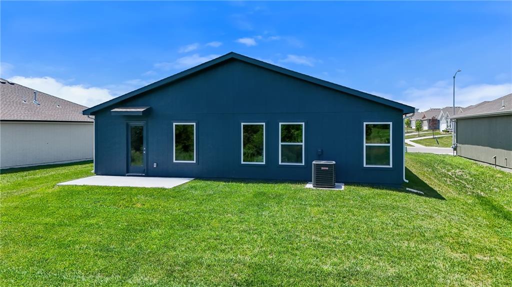 19507 Lincoln St, Spring Hill, KS 66083