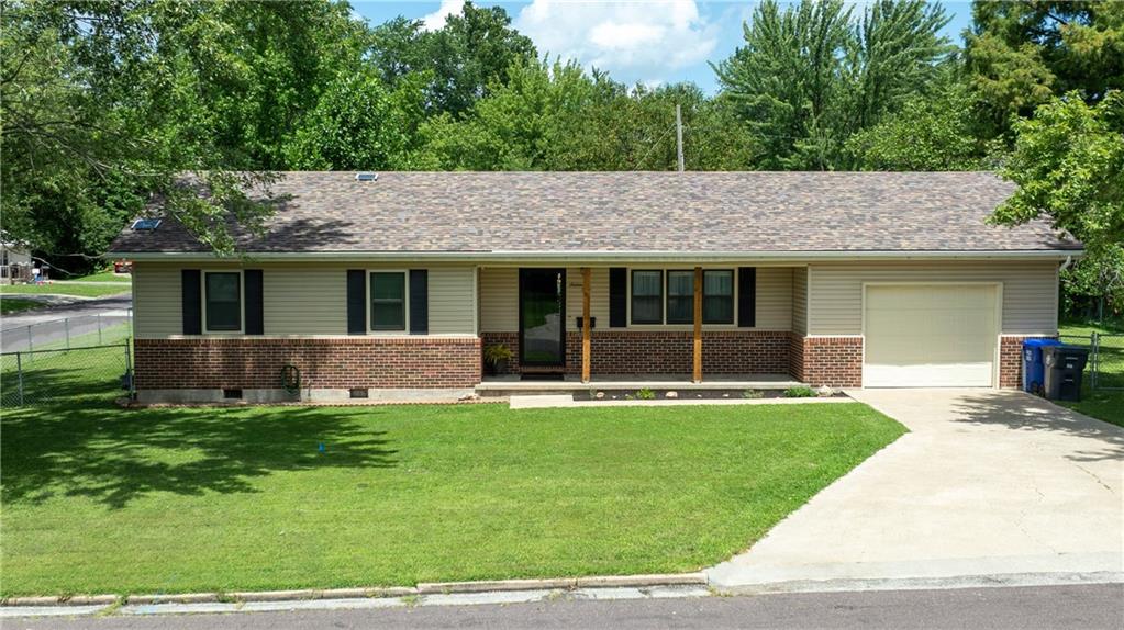 1640 Country Club Blvd, Sedalia, MO 65301