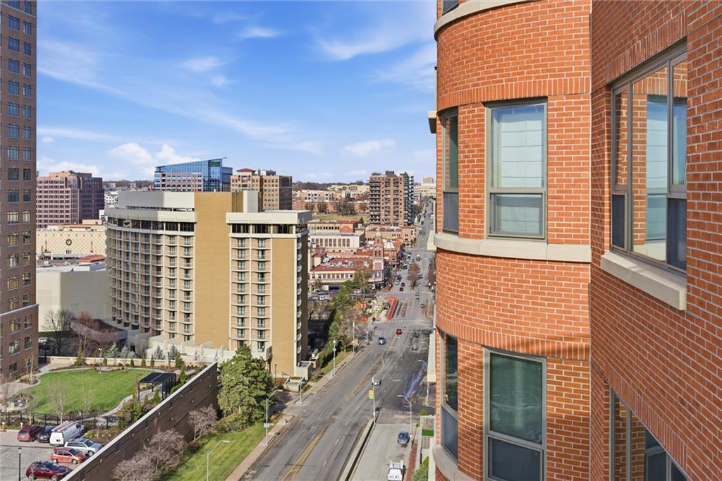 4950 Central St #805, Kansas City, MO 64112