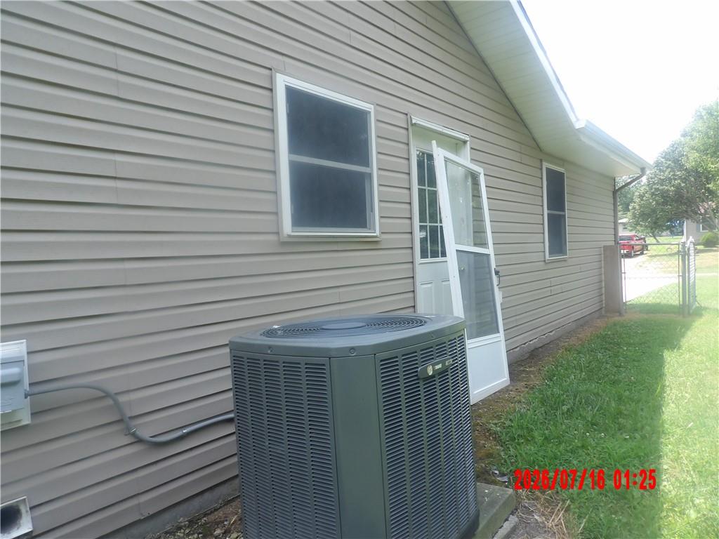411 Briarwood Dr, Iola, KS 66749