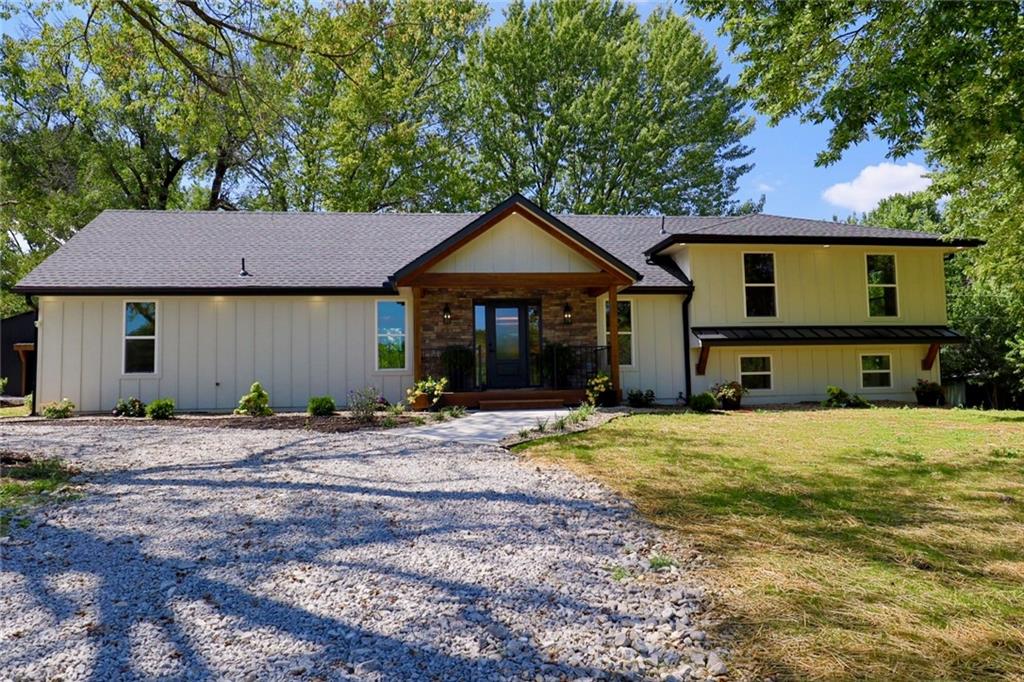 3222 Pryor Rd, Lee's Summit, MO 64082