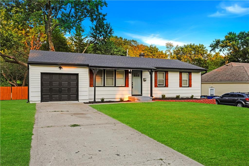 6409 N Woodland Ave, Gladstone, MO 64118