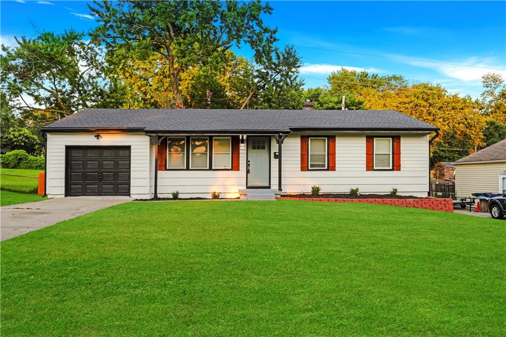 6409 N Woodland Ave, Gladstone, MO 64118