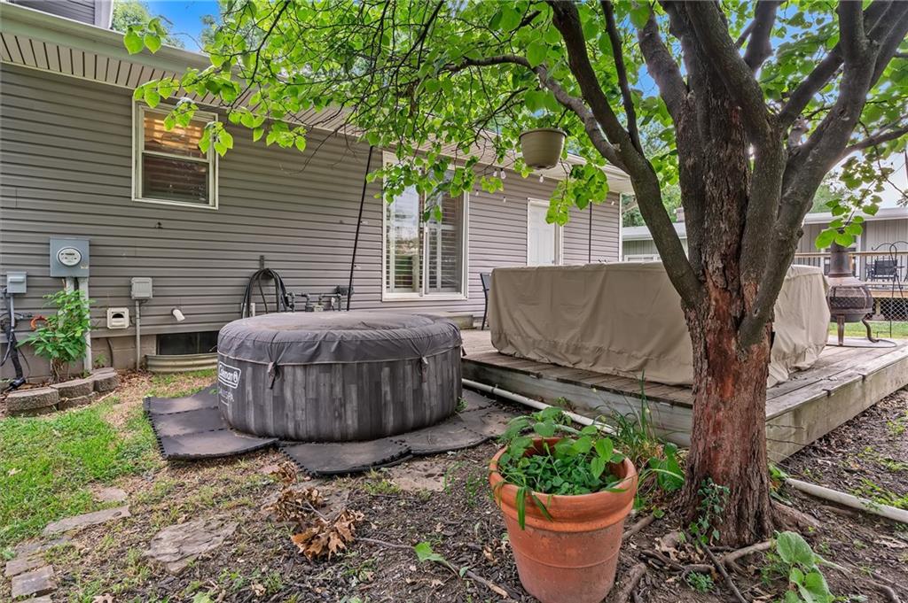 2408 NE 63rd Pl, Gladstone, MO 64118