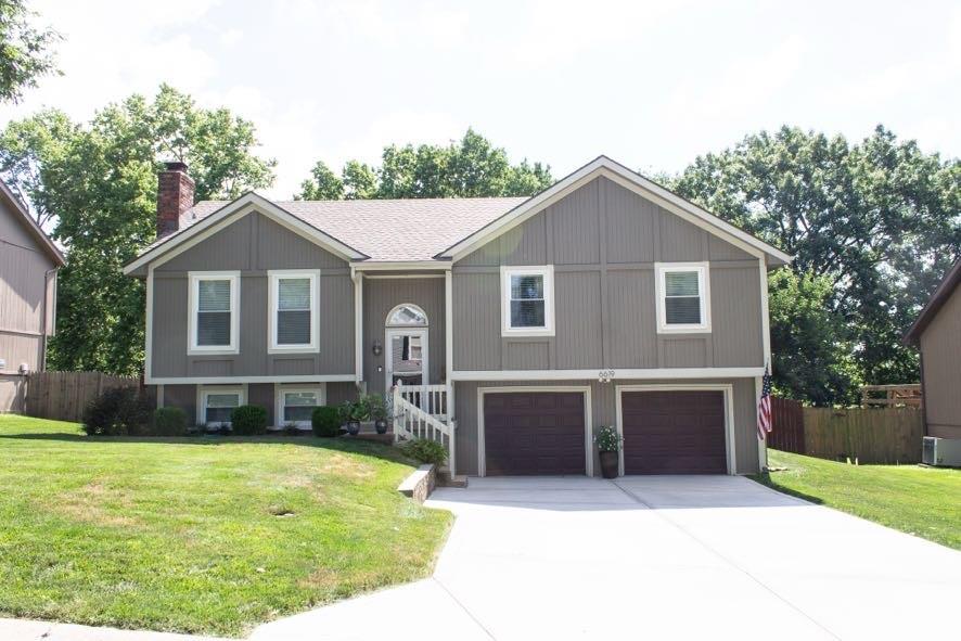 6619 NW Sioux Dr, Kansas City, MO 64152