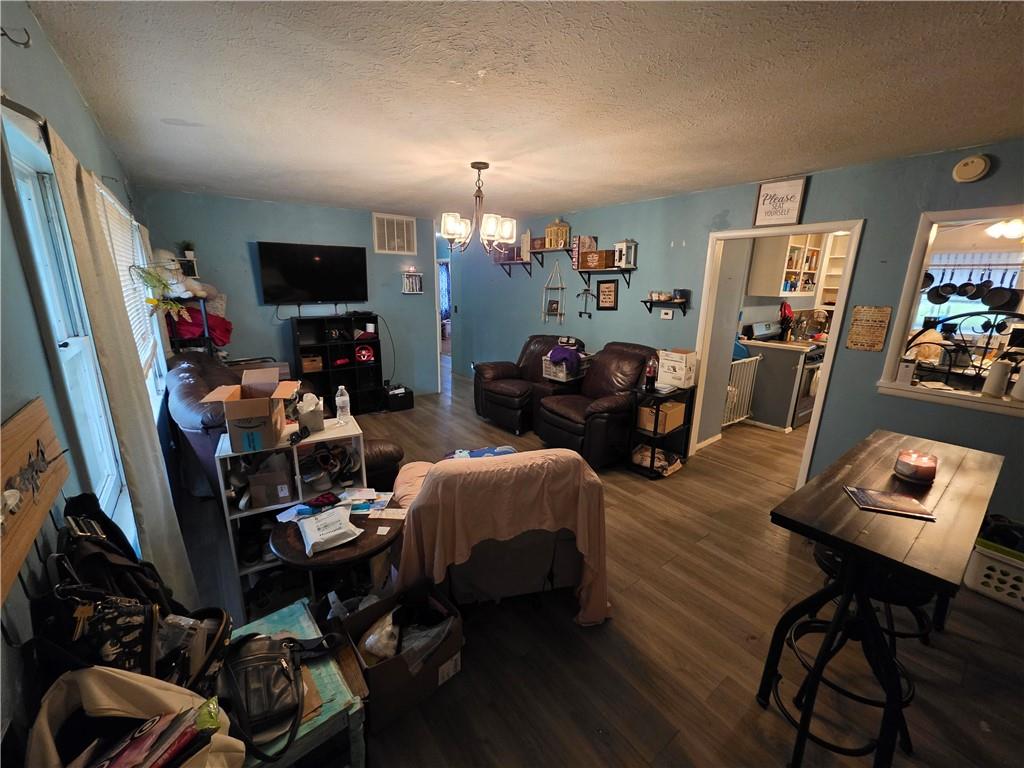 304 Warwick Rd, Coffeyville, KS 67337