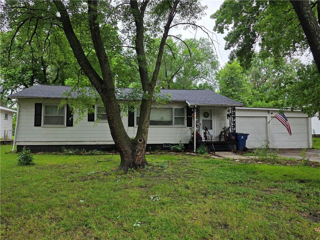 304 Warwick Rd, Coffeyville, KS 67337