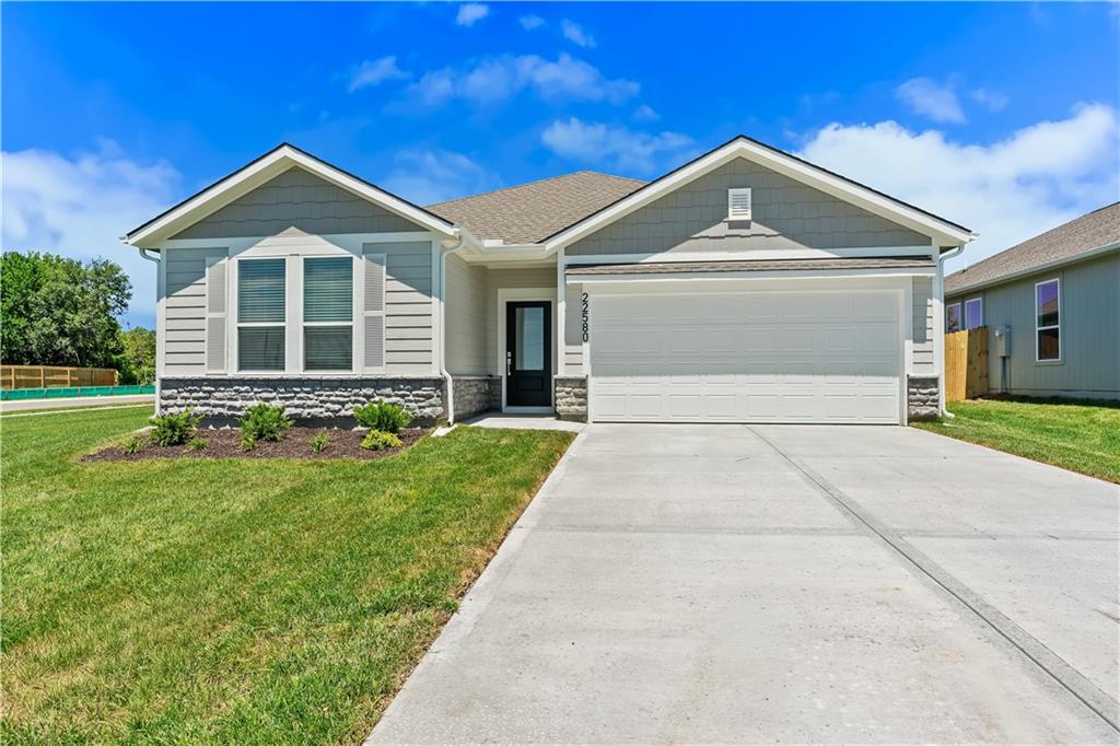 22580 W 214th Ter, Spring Hill, KS 66083