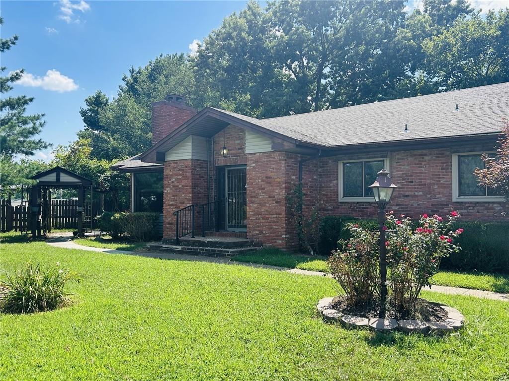 108 Crestview Dr, Parsons, KS 67357