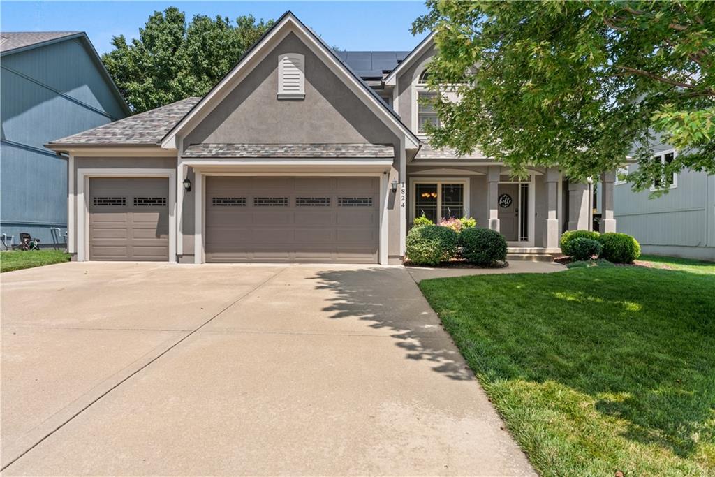 1824 NE Woodview Ln, Lee's Summit, MO 64086