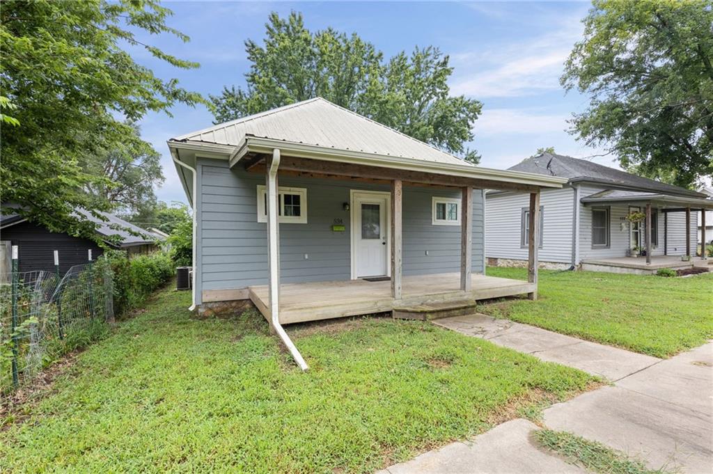 534 E 2nd Ave, Garnett, KS 66032