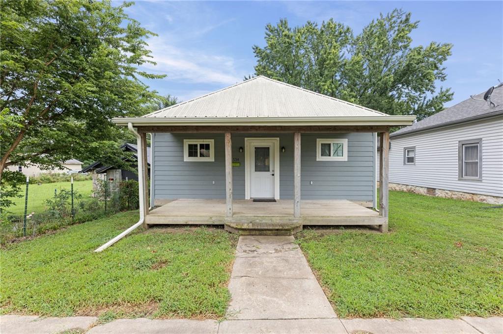 534 E 2nd Ave, Garnett, KS 66032