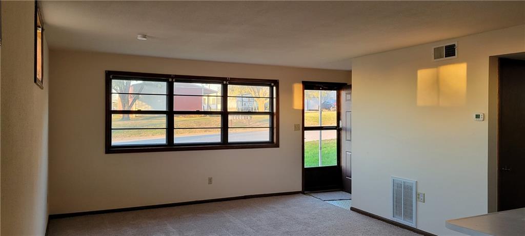 907 W 29th St, Higginsville, MO 64037