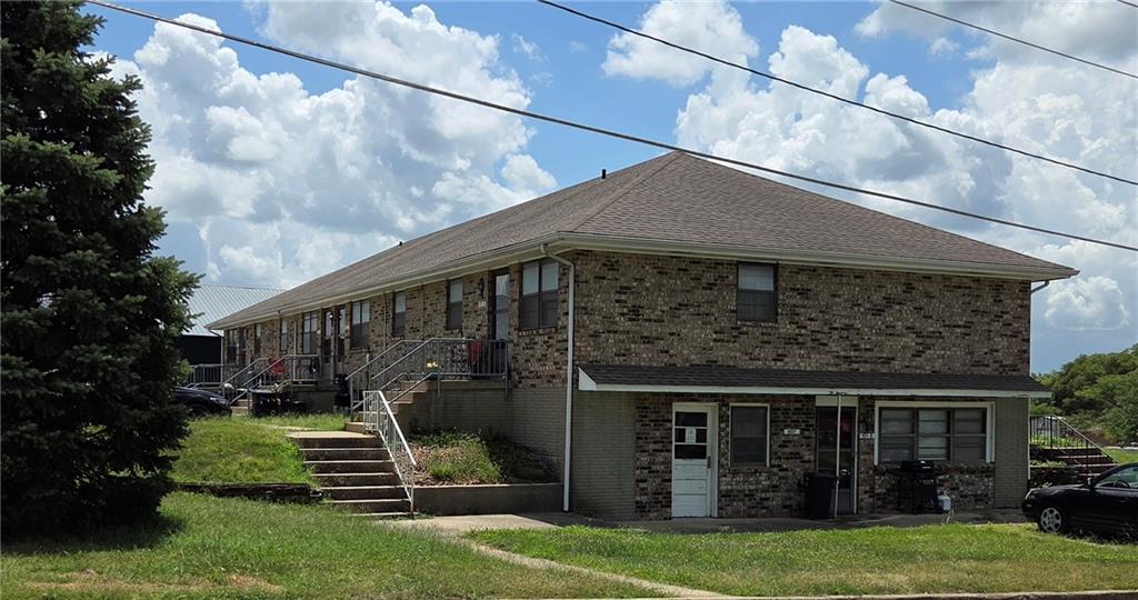907 W 29th St, Higginsville, MO 64037