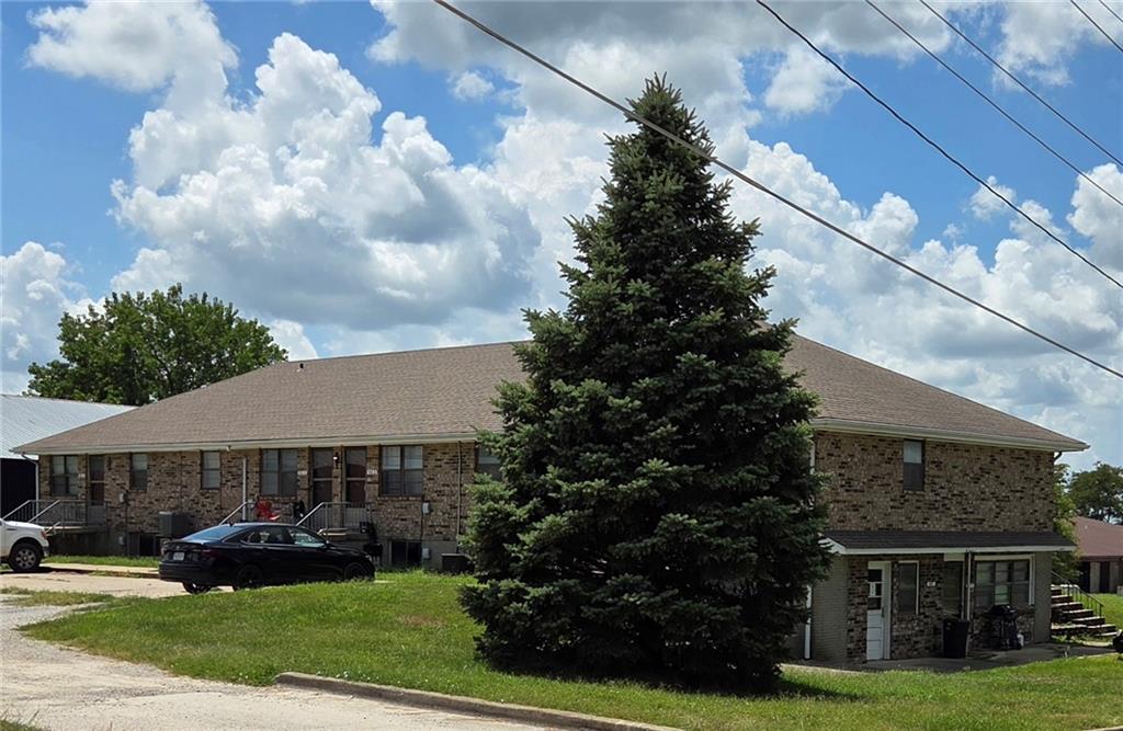 907 W 29th St, Higginsville, MO 64037