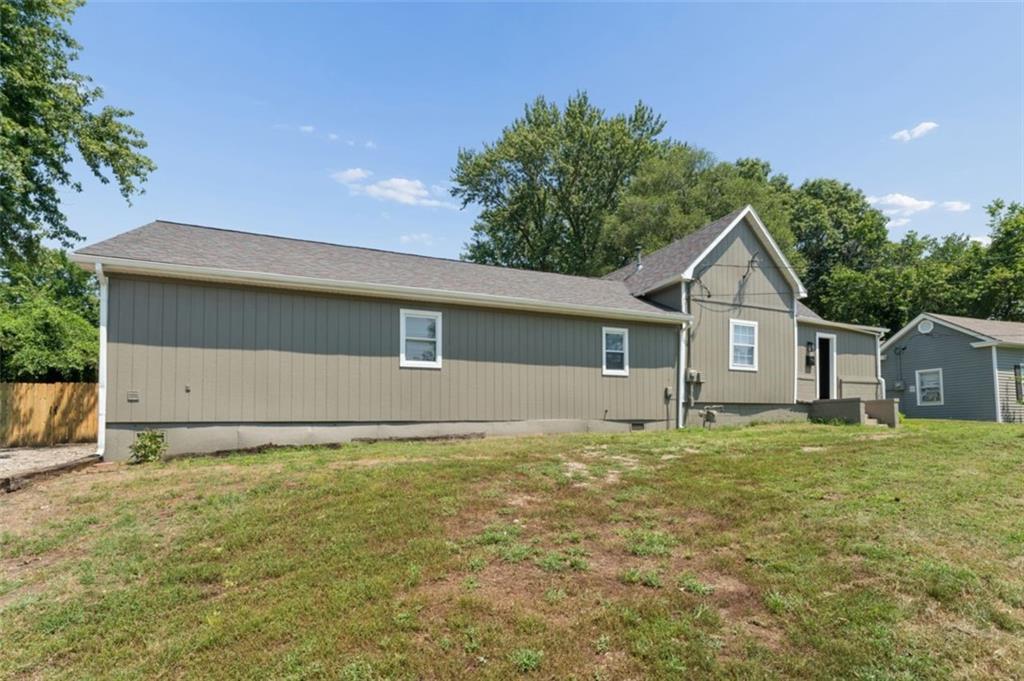 806 W Lexington St, Richmond, MO 64085