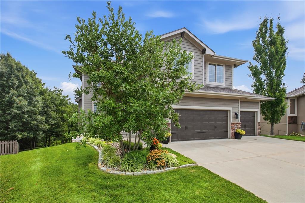 1021 SE Scarlet Ct, Blue Springs, MO 64014
