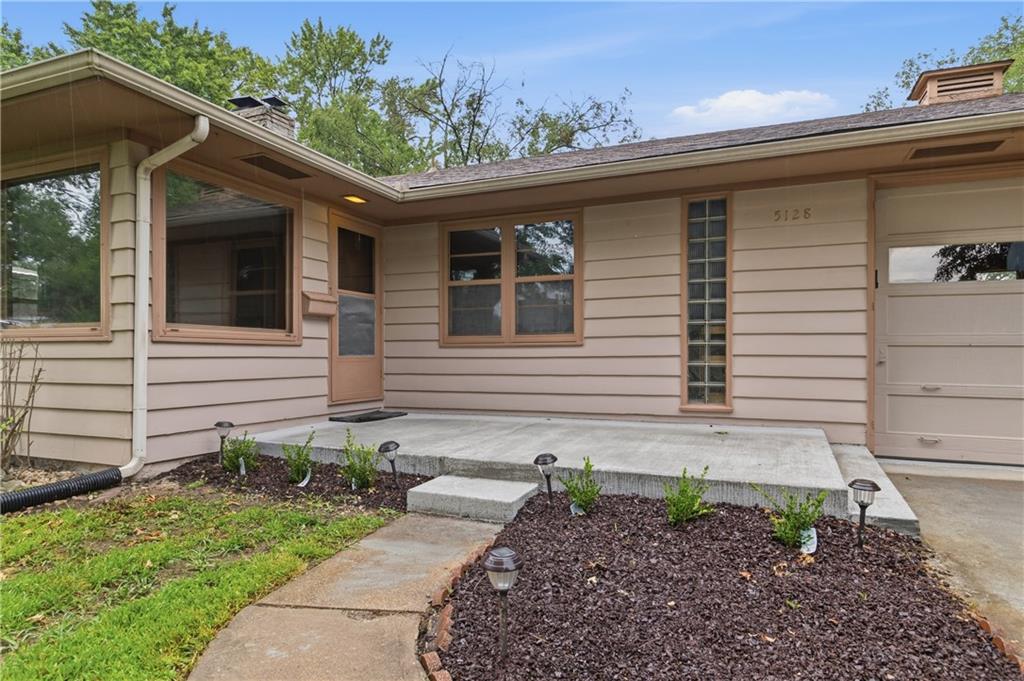 5128 N Lister Ave, Kansas City, MO 64119