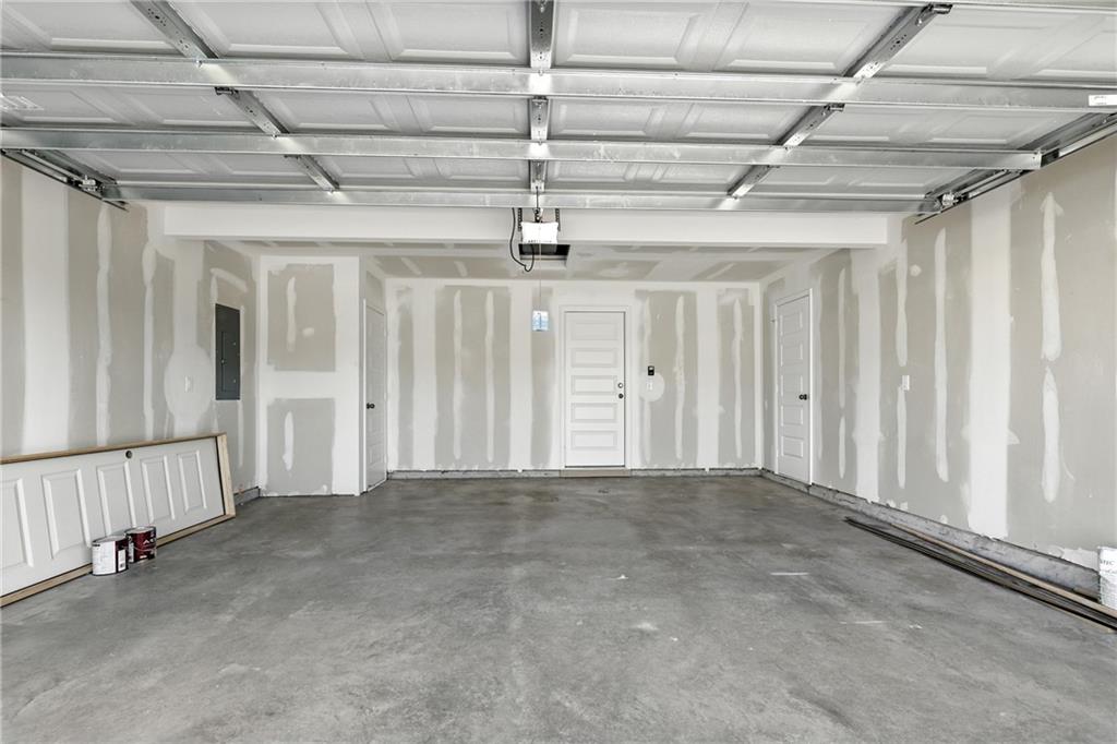 416 Valley View Dr, Tonganoxie, KS 66086