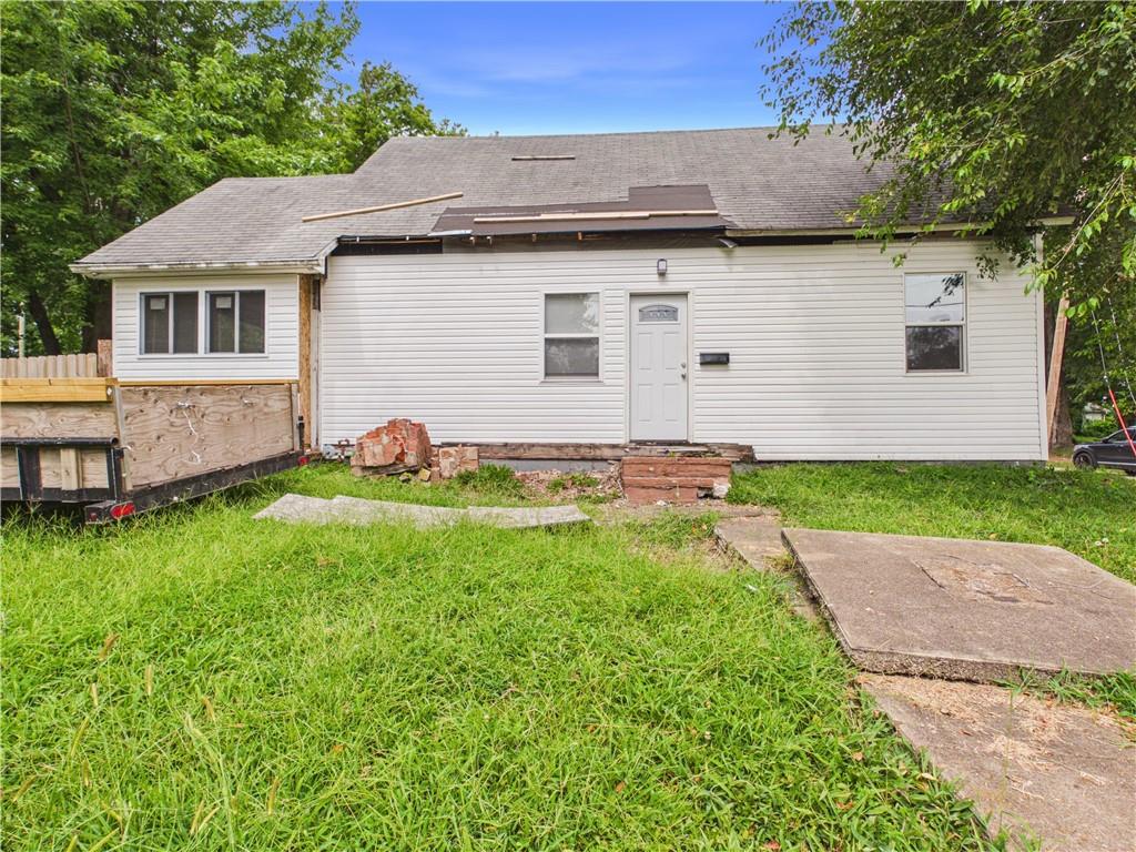 219 N 3rd St, Clinton, MO 64735