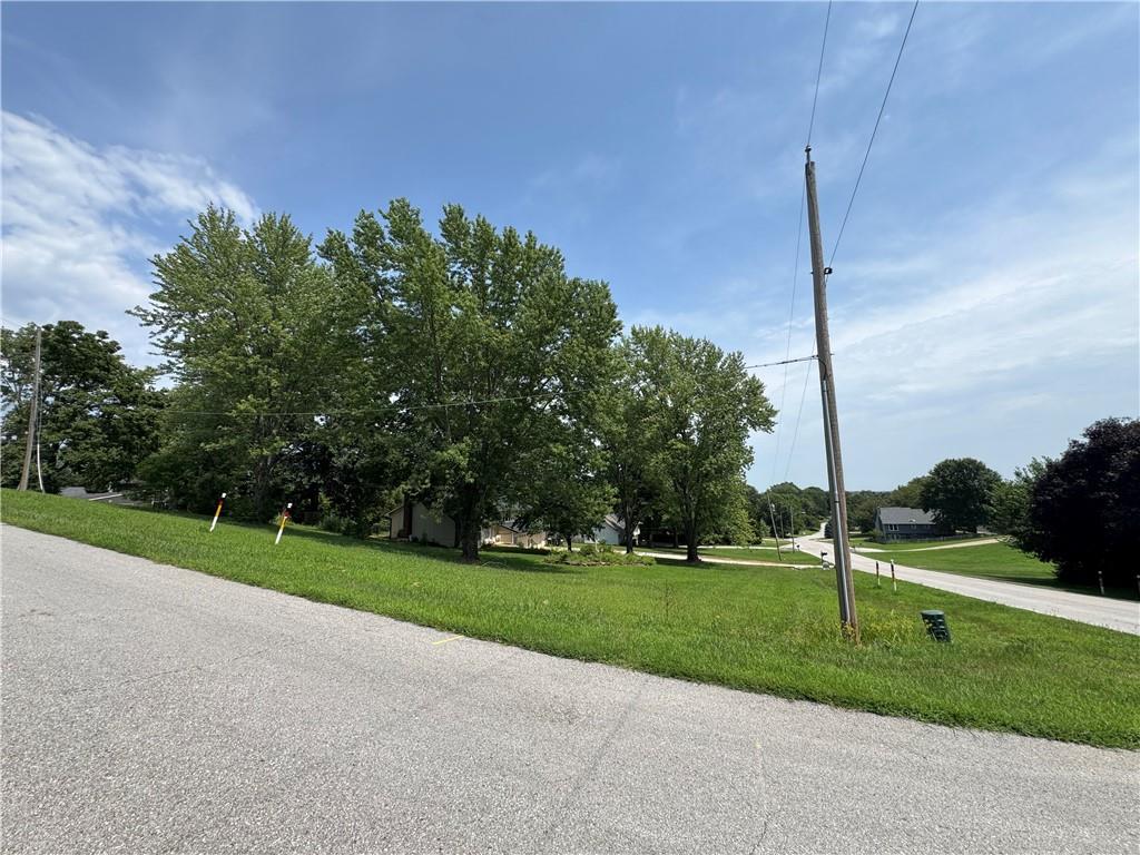 508 Maple Ln, Lansing, KS 66043
