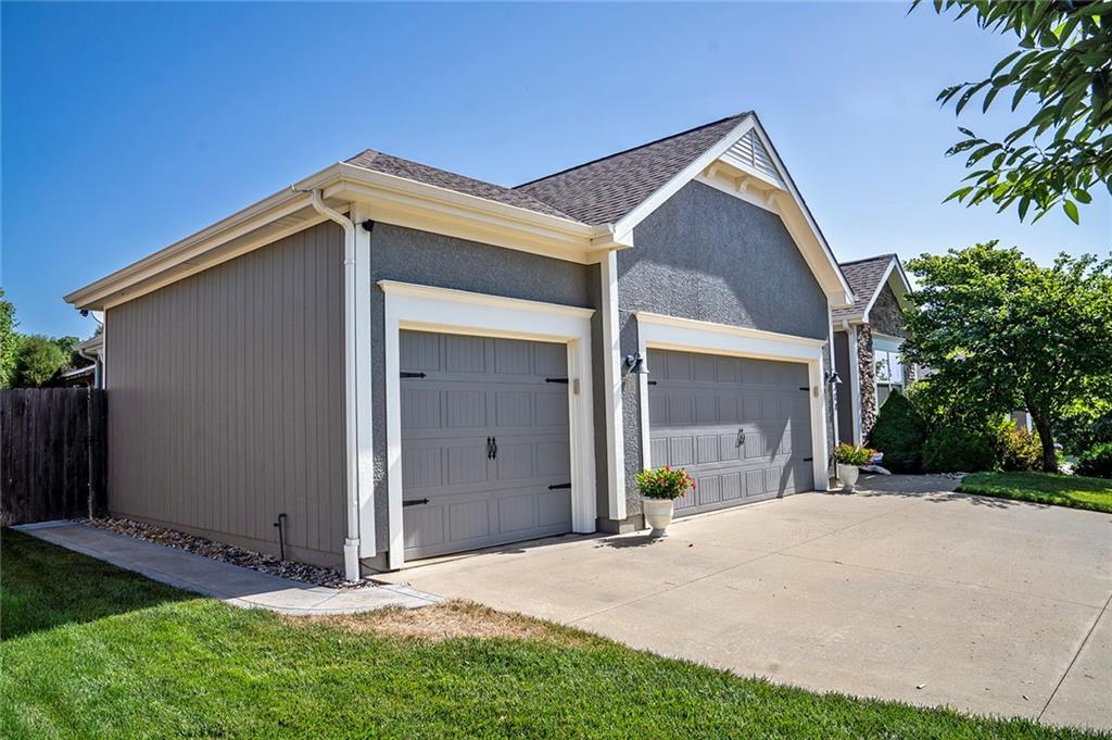 6208 Crystal Ln, Lawrence, KS 66049