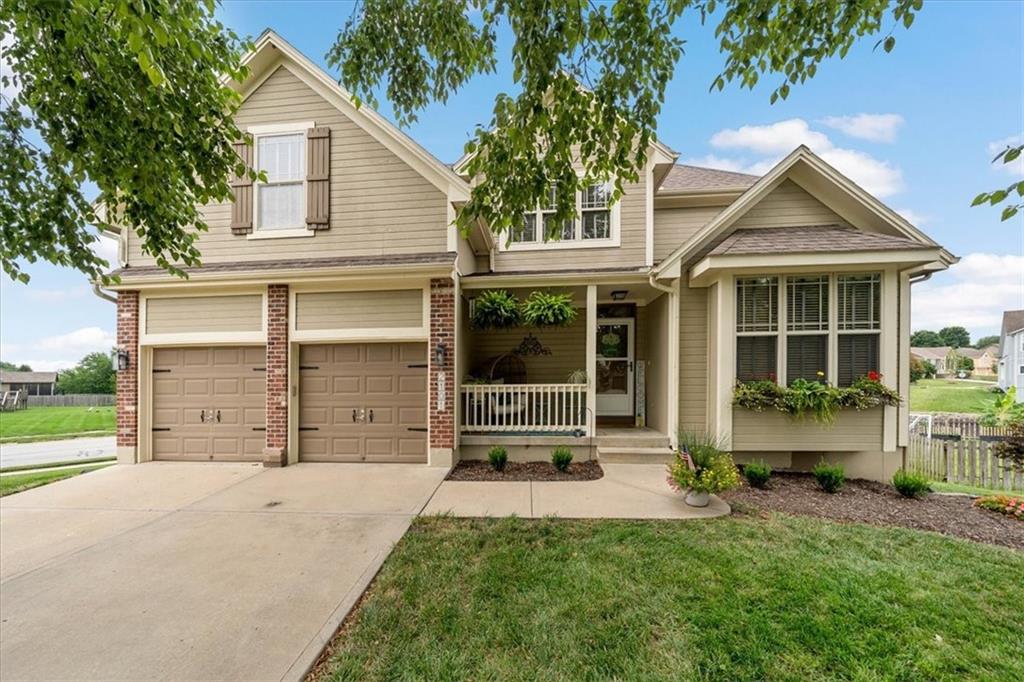 2101 SW Roberts Ct, Lee's Summit, MO 64082