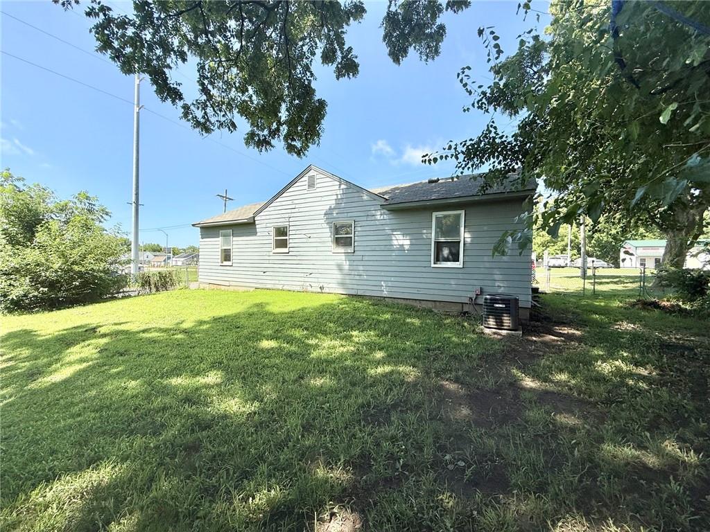 1300 N State Route 7 Hw, Pleasant Hill, MO 64080