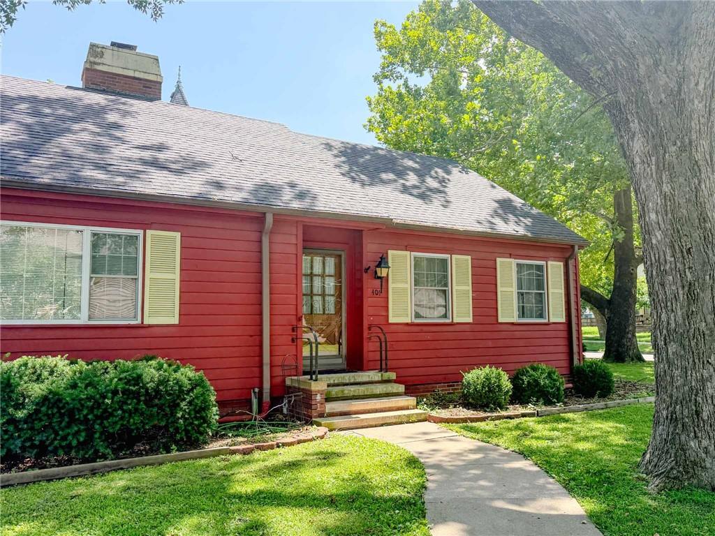 401 E Broadway St, Iola, KS 66749