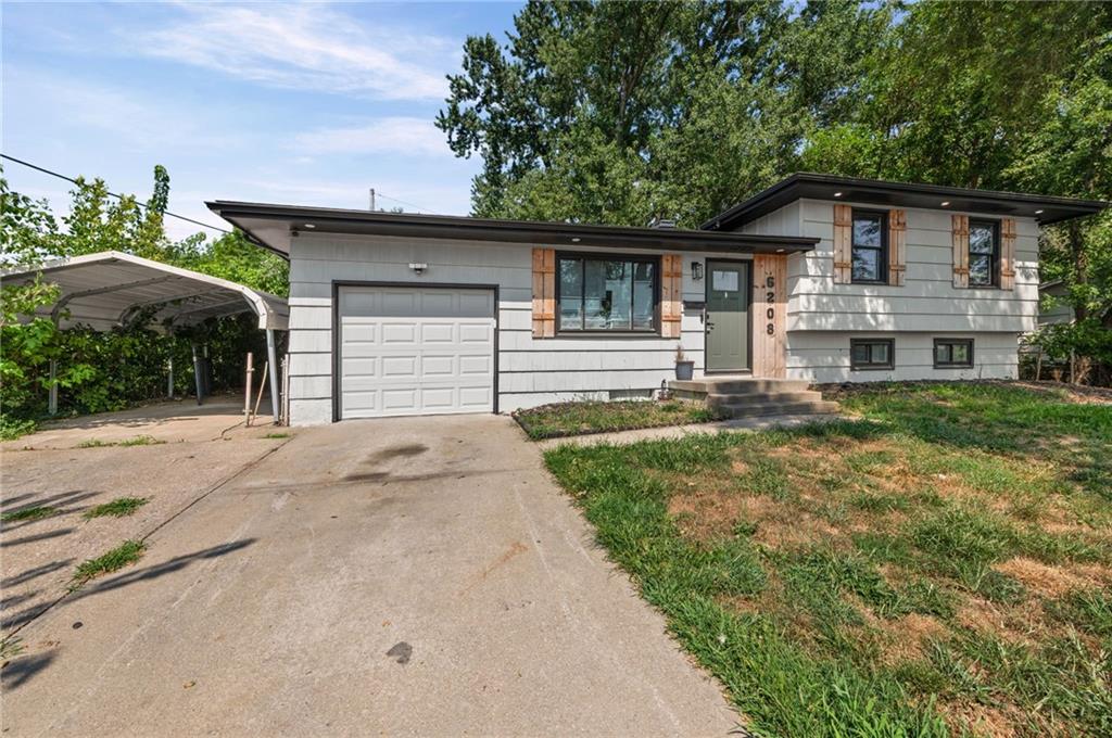 6208 NE Antioch Rd, Gladstone, MO 64119