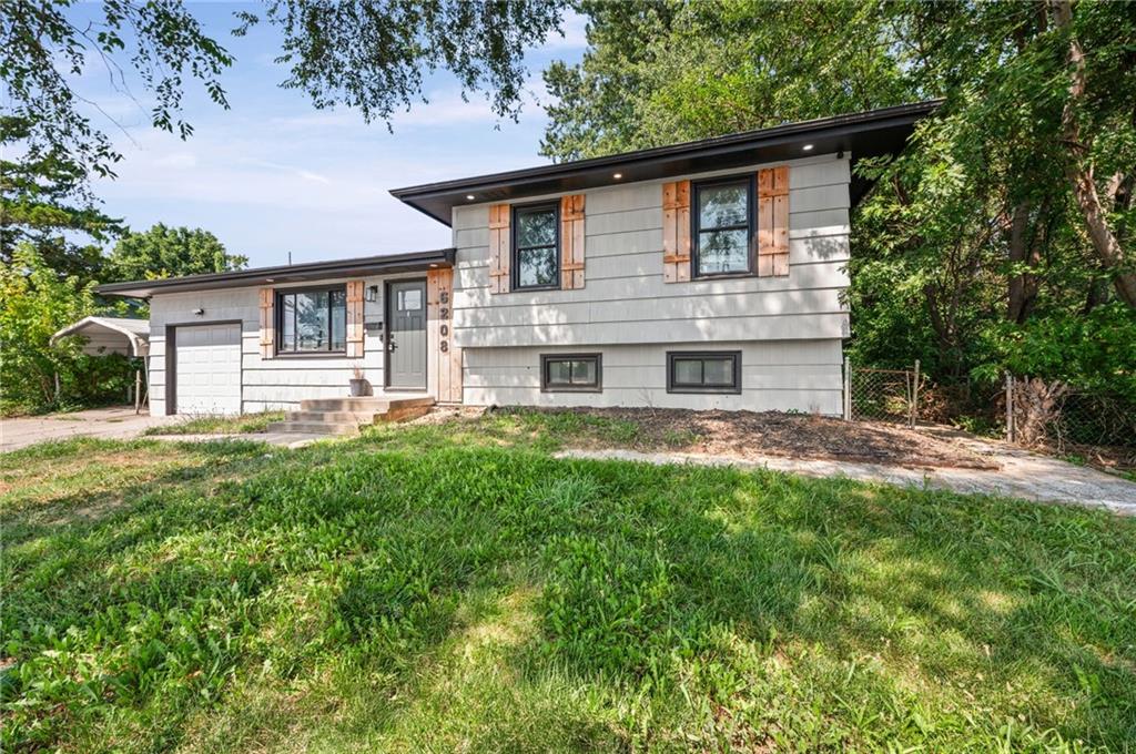 6208 NE Antioch Rd, Gladstone, MO 64119