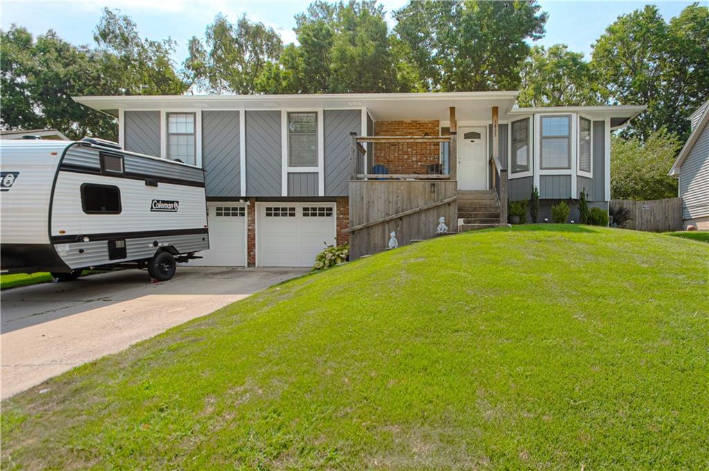 1823 N Lazy Branch Rd, Independence, MO 64058