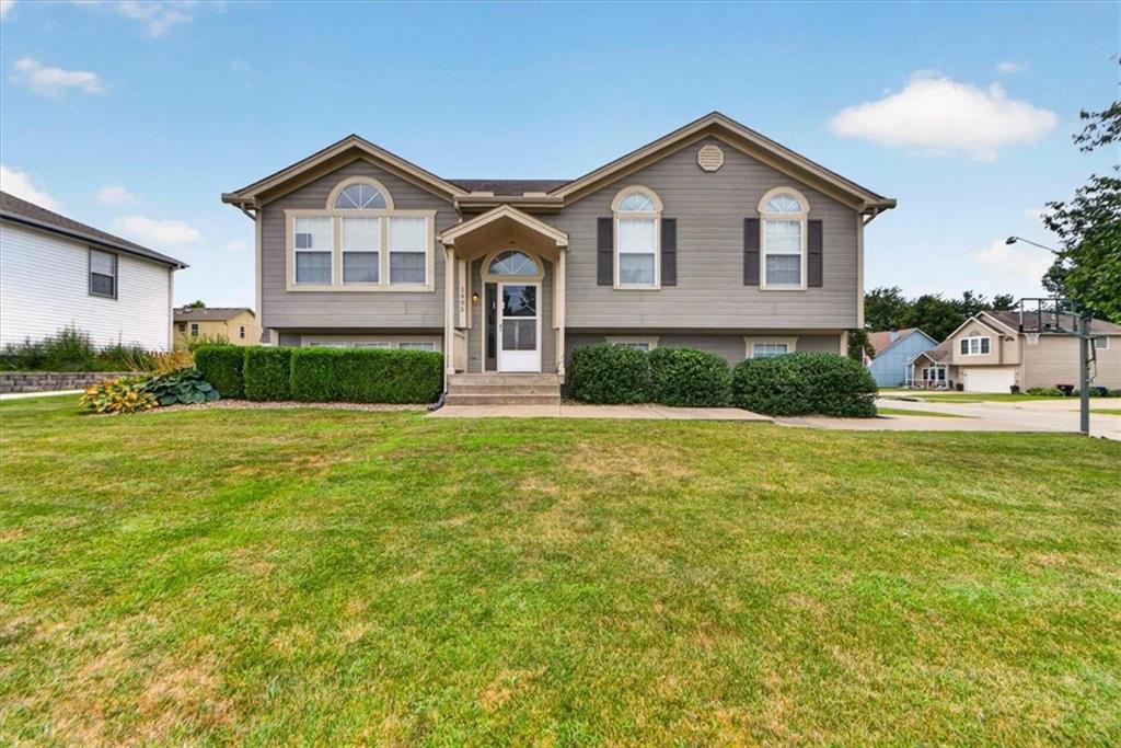 1505 Birch Dr, Greenwood, MO 64034