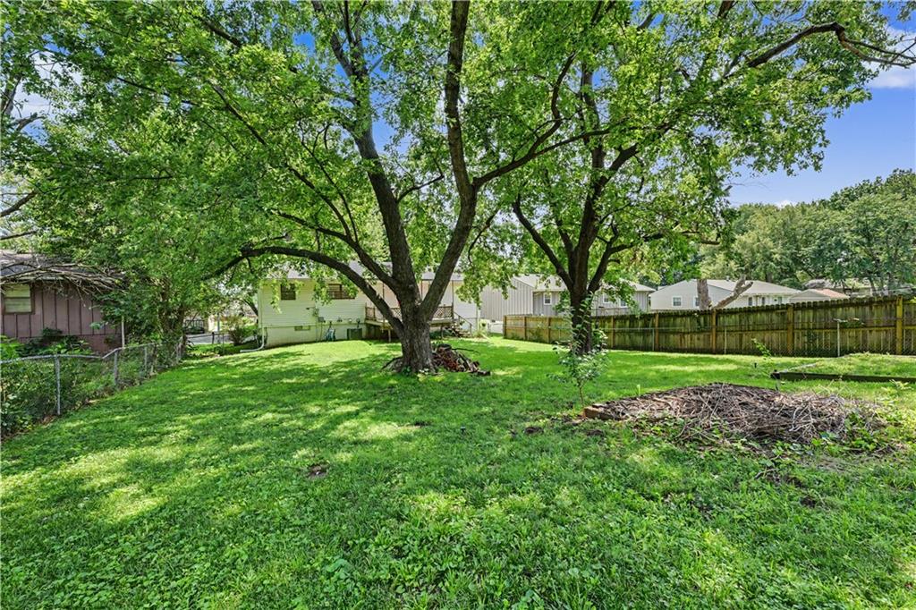 632 N Mohican Dr, Independence, MO 64056