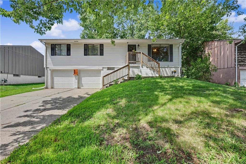 632 N Mohican Dr, Independence, MO 64056