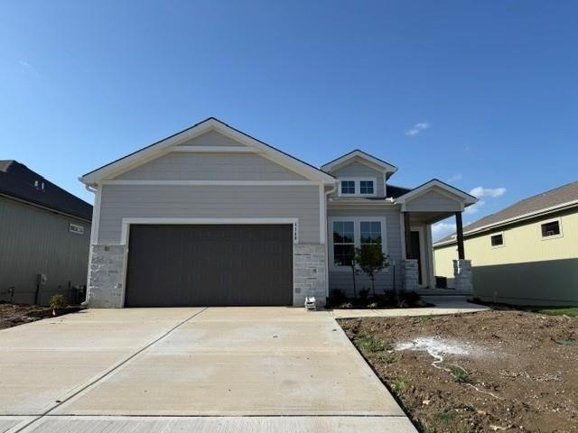 1148 SW Whitby Dr, Lee's Summit, MO 64083