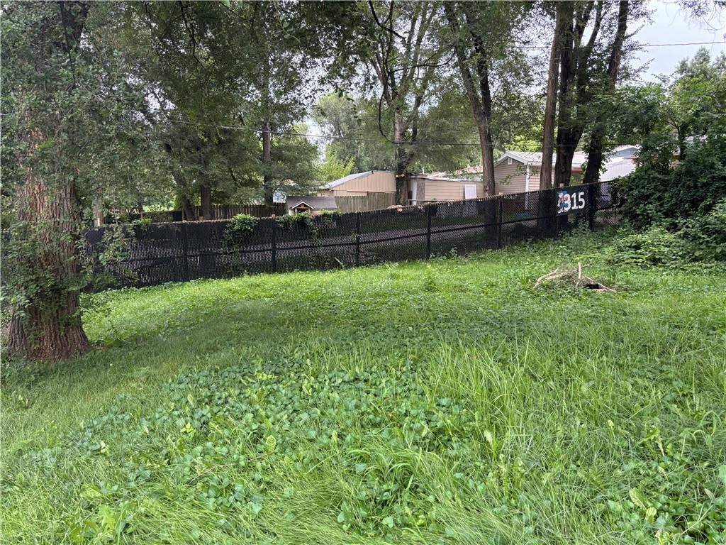 2905 S 50th St, Kansas City, KS 66106