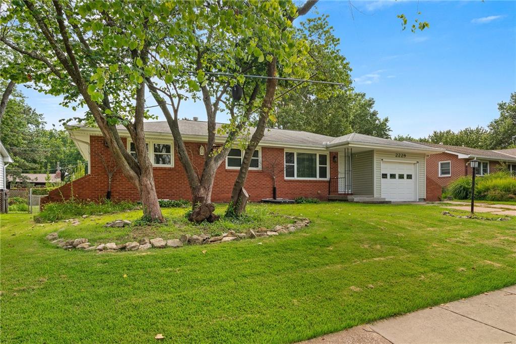 2229 Westchester Rd, Lawrence, KS 66049