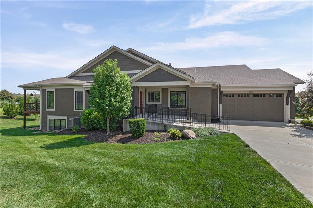 11551 S Waterford Dr, Olathe, KS 66061