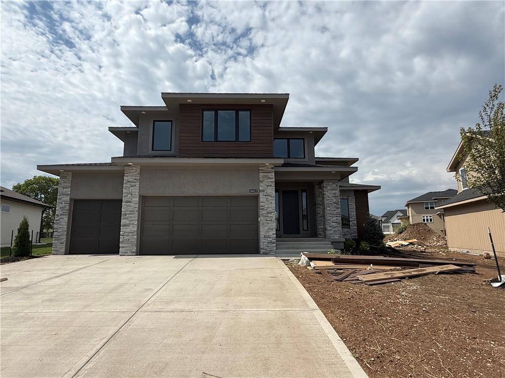 18612 Ironwood St, Overland Park, KS 66085