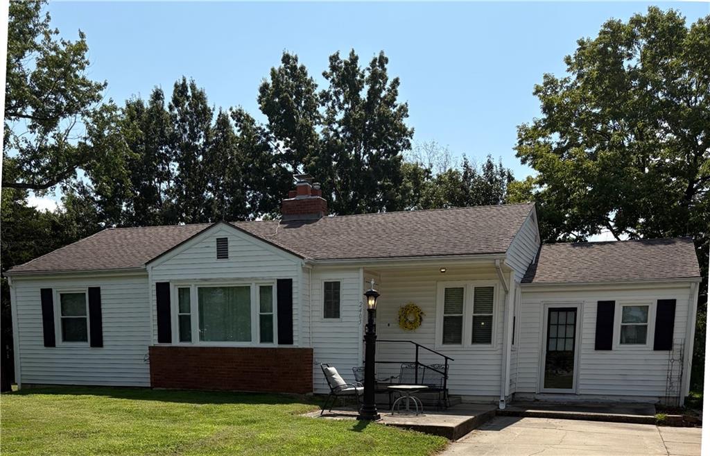 2405 E Mechanic St, Harrisonville, MO 64701