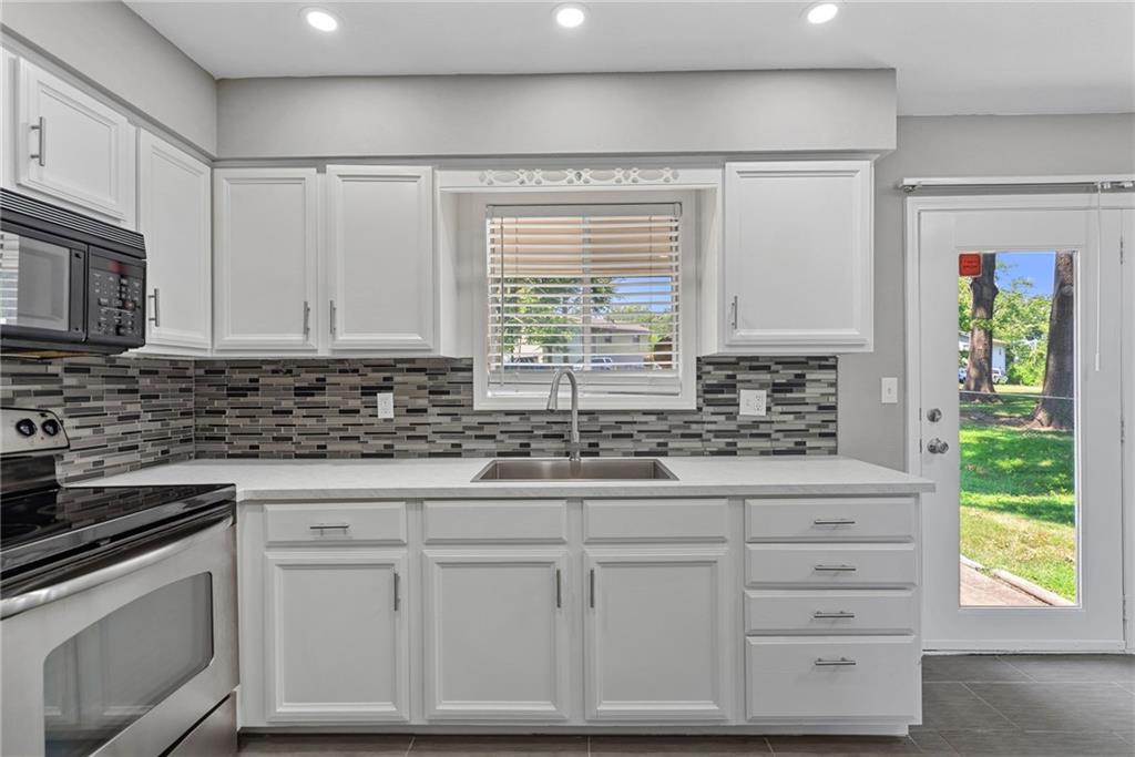 7218 Harvard Ave, Raytown, MO 64133