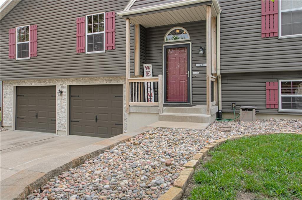 1224 NE Beacon Ave, Lee's Summit, MO 64086