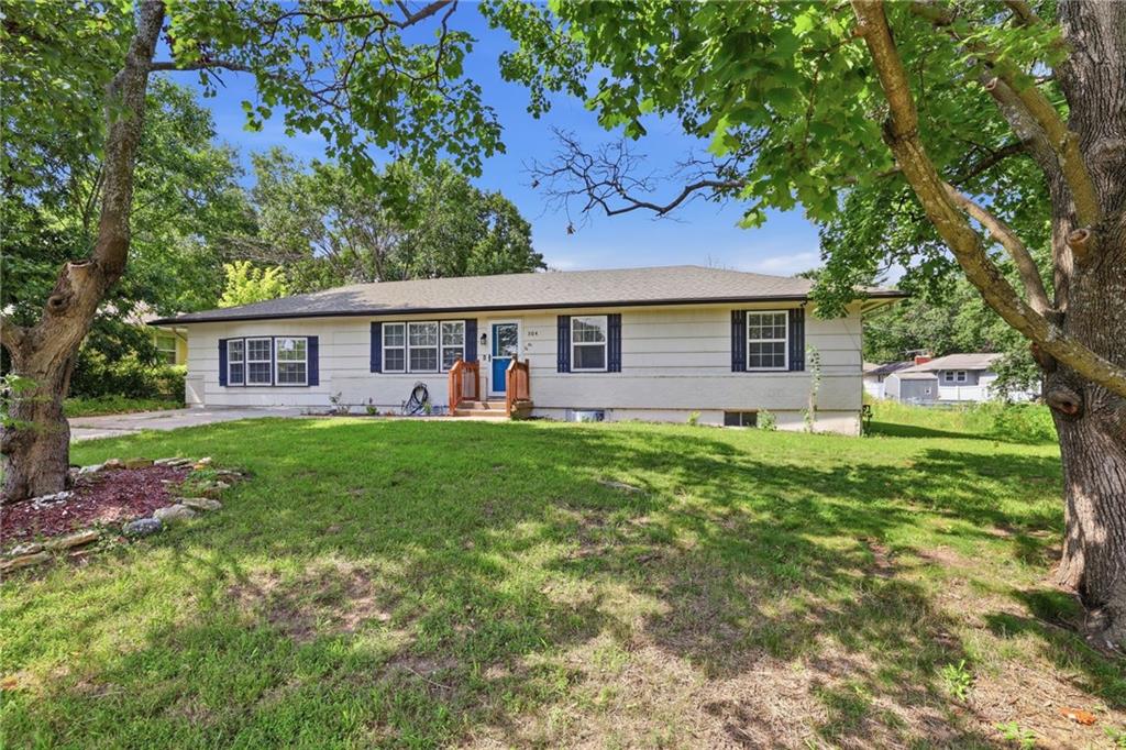 304 E South St, Harrisonville, MO 64701