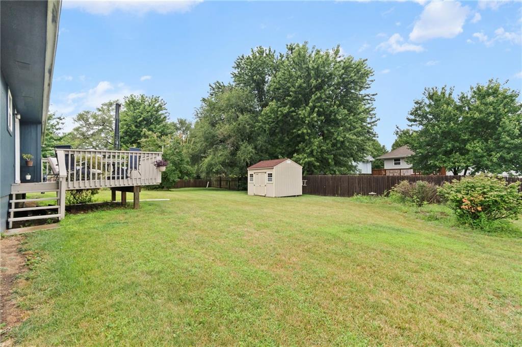 206 E 22nd Ter, Kearney, MO 64060